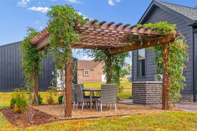 1147 Maxwell Branch Rd, Cottontown, TN 37048