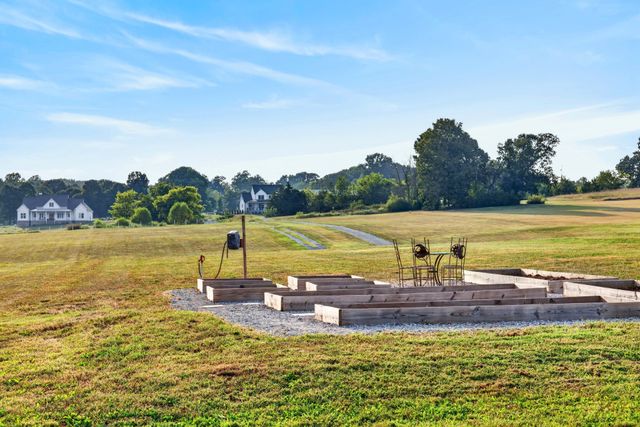 1147 Maxwell Branch Rd, Cottontown, TN 37048