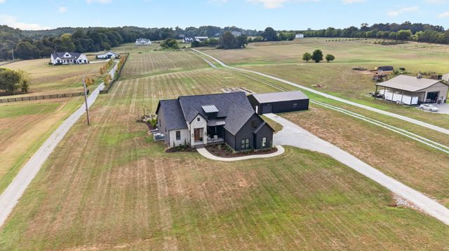 1147 Maxwell Branch Rd, Cottontown, TN 37048