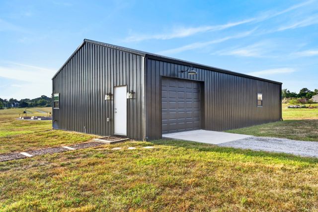 1147 Maxwell Branch Rd, Cottontown, TN 37048