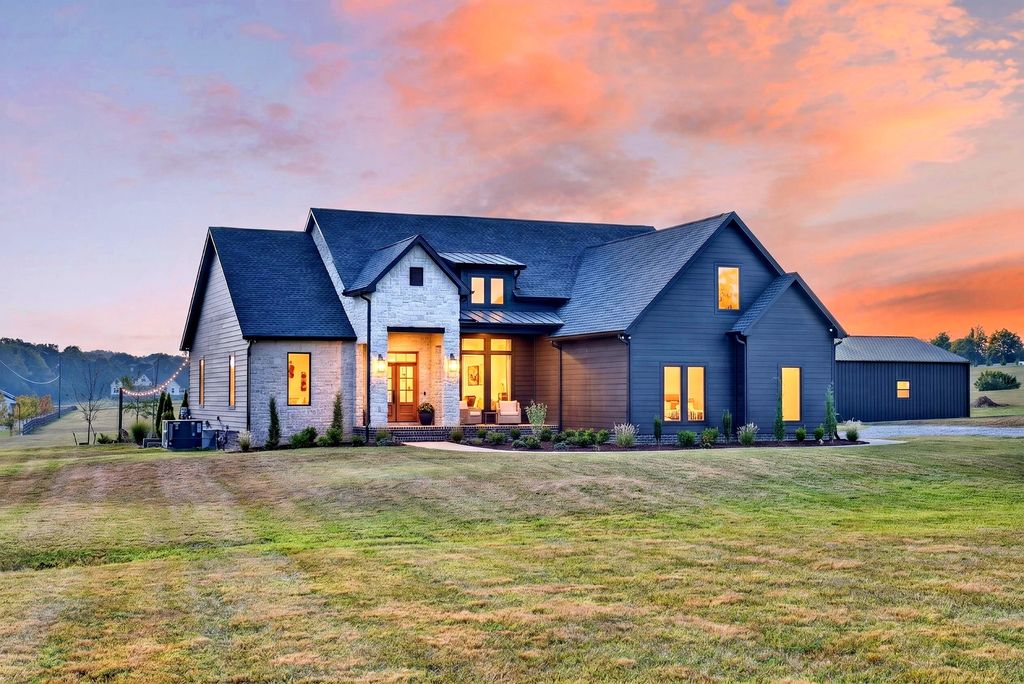 1147 Maxwell Branch Rd, Cottontown, TN 37048