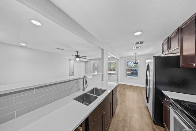 22818 Hickory Shadow, Elmendorf, TX 78112