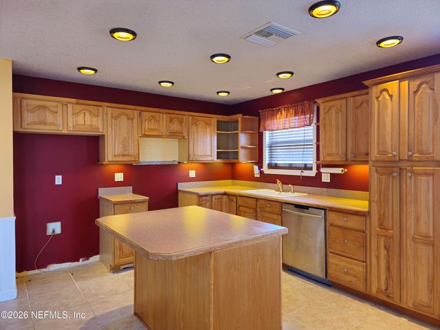 238 LAKE Drive, Florahome, FL 32140