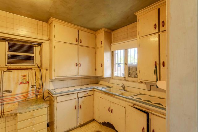 1007 E Michigan Avenue, Fresno, CA 93704