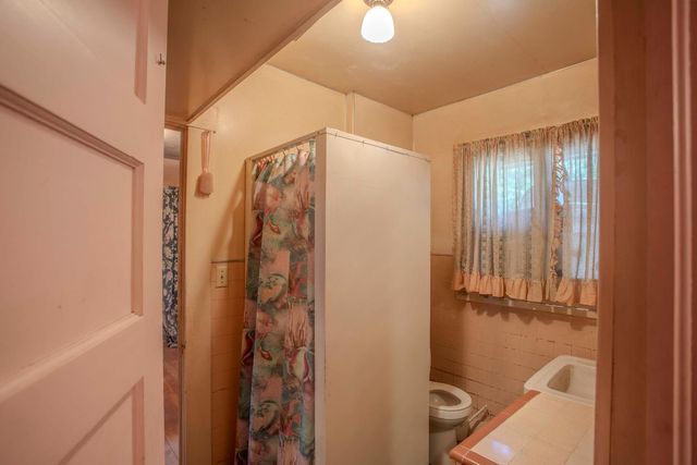 1007 E Michigan Avenue, Fresno, CA 93704