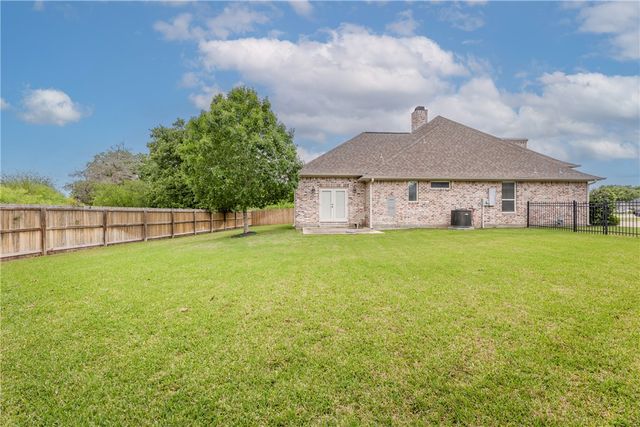 3521 Leesburg Path, Bryan, TX 77808
