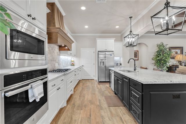 3521 Leesburg Path, Bryan, TX 77808