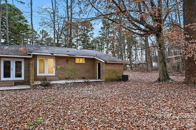 5001 Lakecrest Drive, Charlotte, NC 28215