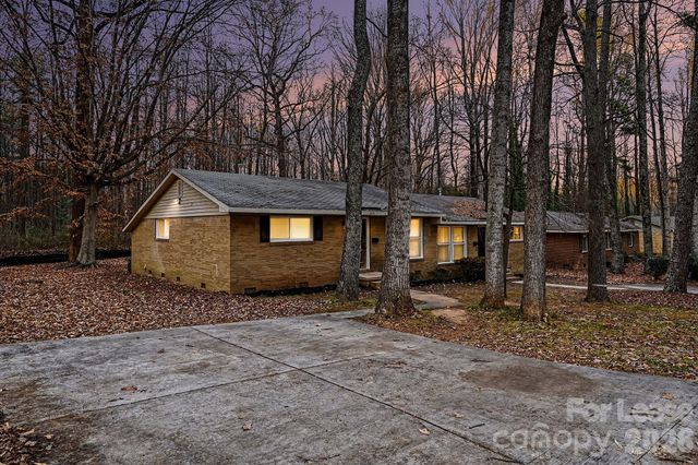 5001 Lakecrest Drive, Charlotte, NC 28215