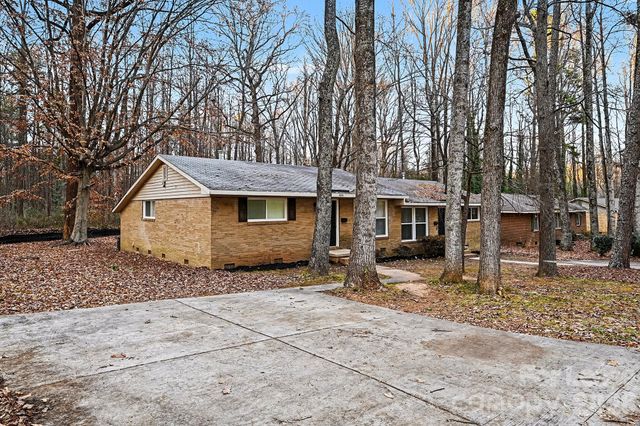 5001 Lakecrest Drive, Charlotte, NC 28215