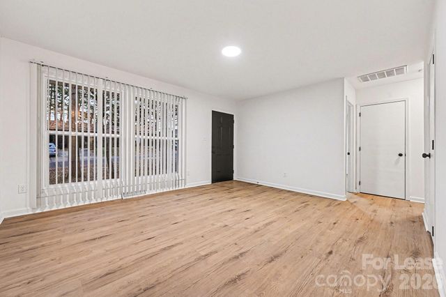 5001 Lakecrest Drive, Charlotte, NC 28215