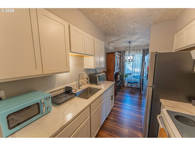 3383 Ne 162ND Ave, Portland, OR 97230