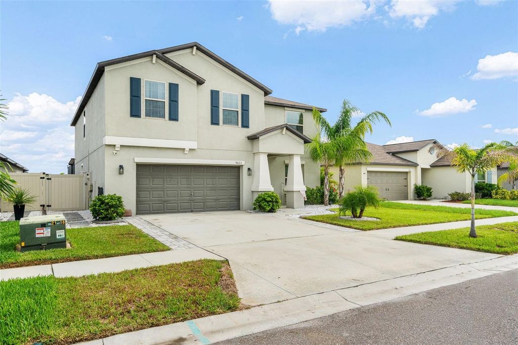 Image 1 of property listing at 9823 LEMON DROP LOOP, Ruskin, FL 33573