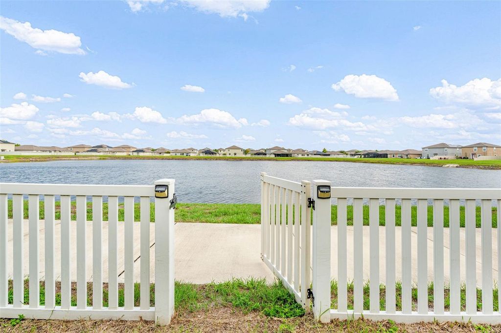 Image 44 of property listing at 9823 LEMON DROP LOOP, Ruskin, FL 33573