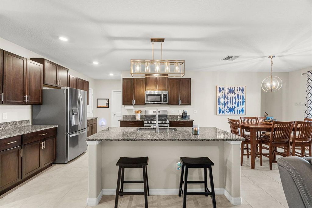 Image 8 of property listing at 9823 LEMON DROP LOOP, Ruskin, FL 33573