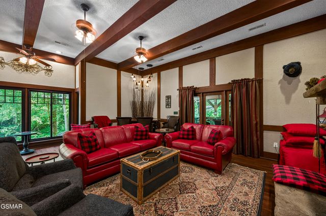 1116 Ski Mountain Road, Gatlinburg, TN 37738