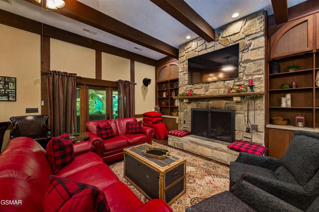 1116 Ski Mountain Road, Gatlinburg, TN 37738