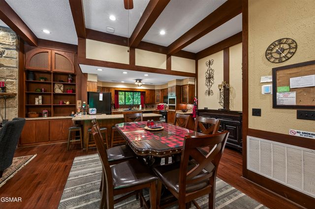 1116 Ski Mountain Road, Gatlinburg, TN 37738
