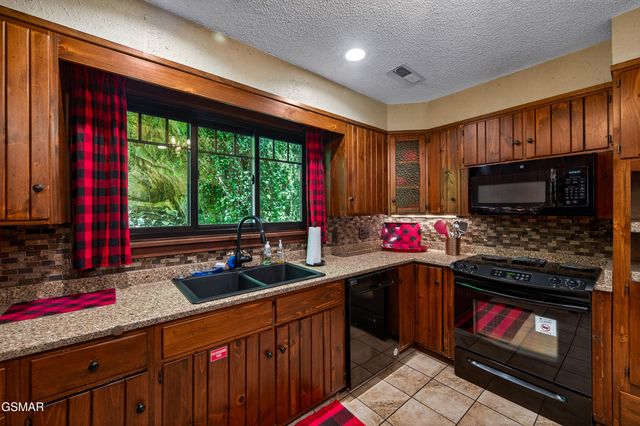 1116 Ski Mountain Road, Gatlinburg, TN 37738