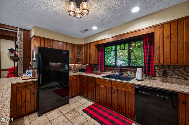 1116 Ski Mountain Road, Gatlinburg, TN 37738