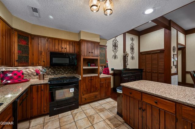 1116 Ski Mountain Road, Gatlinburg, TN 37738