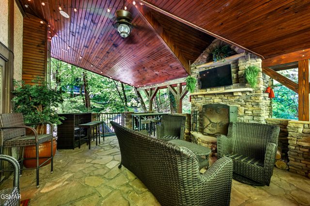 1116 Ski Mountain Road, Gatlinburg, TN 37738