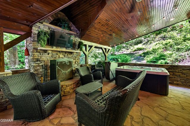 1116 Ski Mountain Road, Gatlinburg, TN 37738
