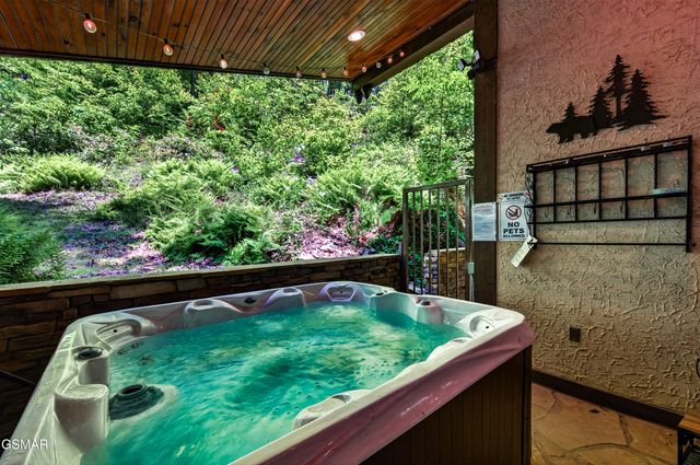 1116 Ski Mountain Road, Gatlinburg, TN 37738