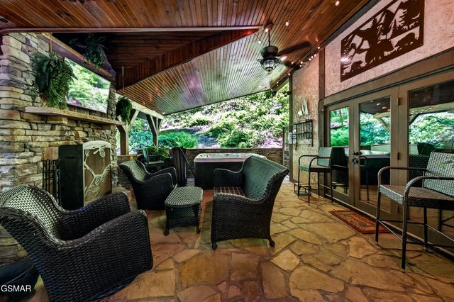 1116 Ski Mountain Road, Gatlinburg, TN 37738
