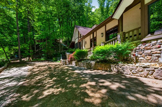1116 Ski Mountain Road, Gatlinburg, TN 37738