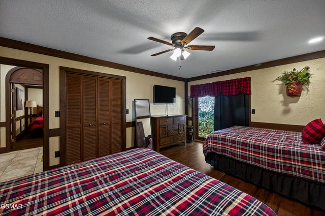 1116 Ski Mountain Road, Gatlinburg, TN 37738
