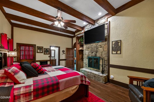 1116 Ski Mountain Road, Gatlinburg, TN 37738