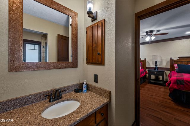 1116 Ski Mountain Road, Gatlinburg, TN 37738