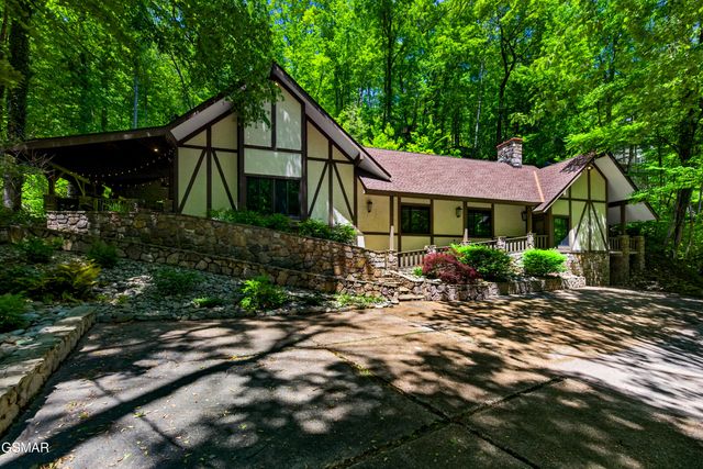 1116 Ski Mountain Road, Gatlinburg, TN 37738