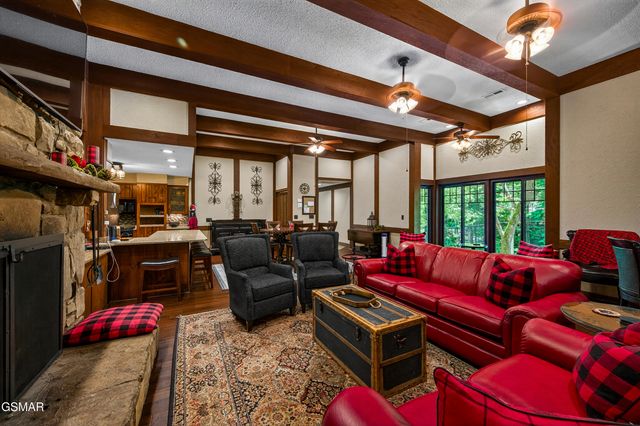 1116 Ski Mountain Road, Gatlinburg, TN 37738