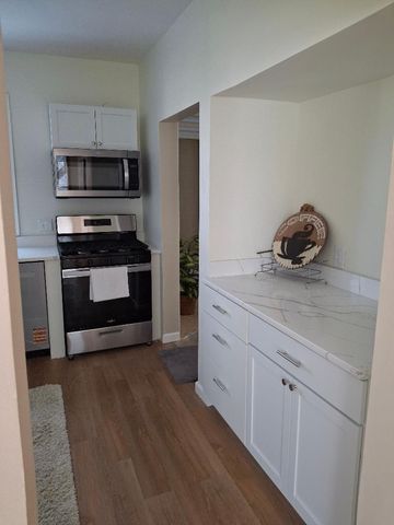 812 Mcknight Road N, Maplewood, MN 55119