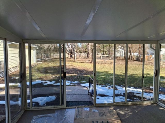 812 Mcknight Road N, Maplewood, MN 55119