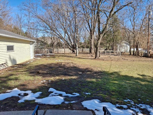 812 Mcknight Road N, Maplewood, MN 55119