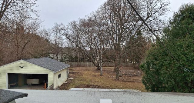 812 Mcknight Road N, Maplewood, MN 55119