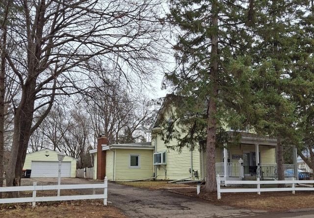 812 Mcknight Road N, Maplewood, MN 55119