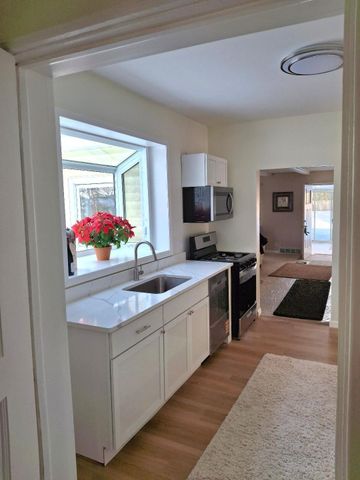 812 Mcknight Road N, Maplewood, MN 55119