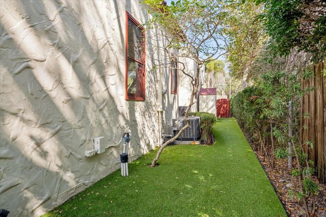 704 SE 8th Street, Fort Lauderdale, FL 33316