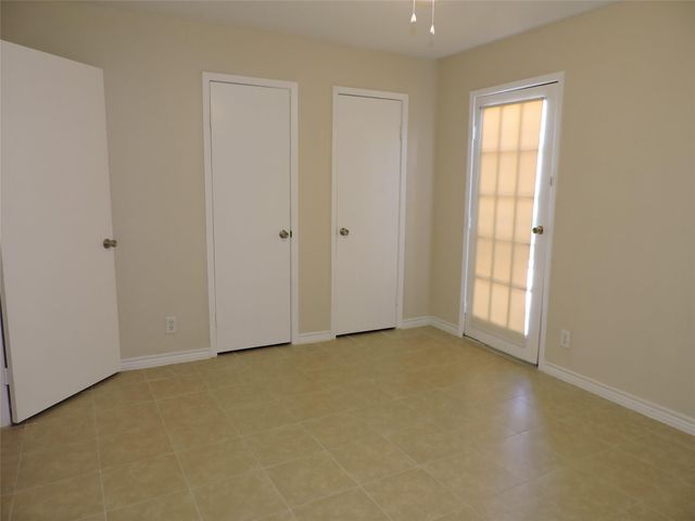 17401 Red Oak Drive 104, Houston, TX 77090