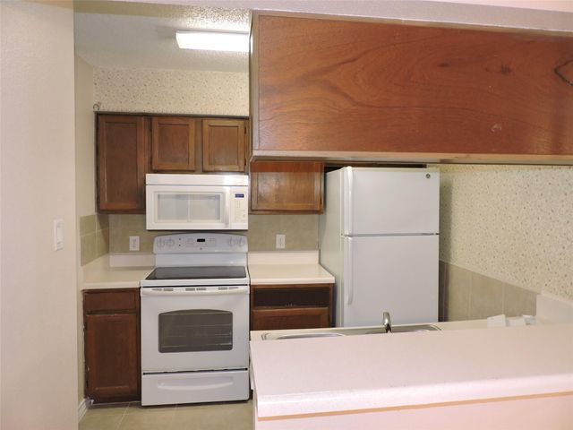 17401 Red Oak Drive 104, Houston, TX 77090