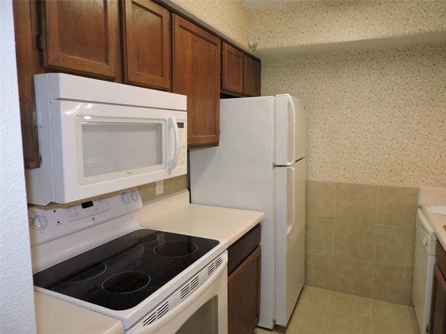 17401 Red Oak Drive 104, Houston, TX 77090