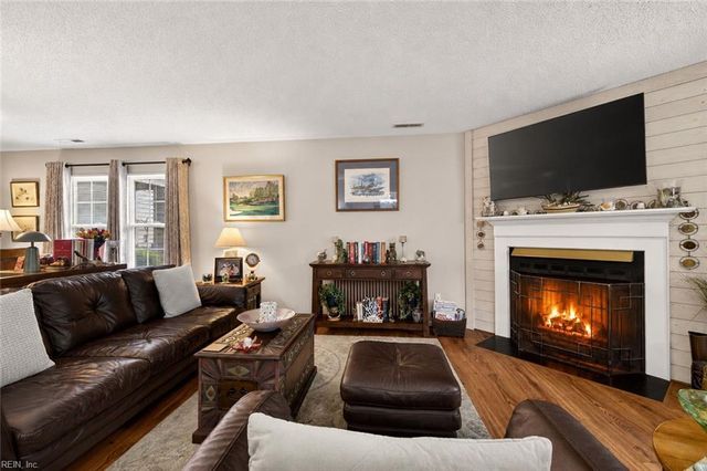 4863 Cypress Point CIR, Virginia Beach, VA 23455