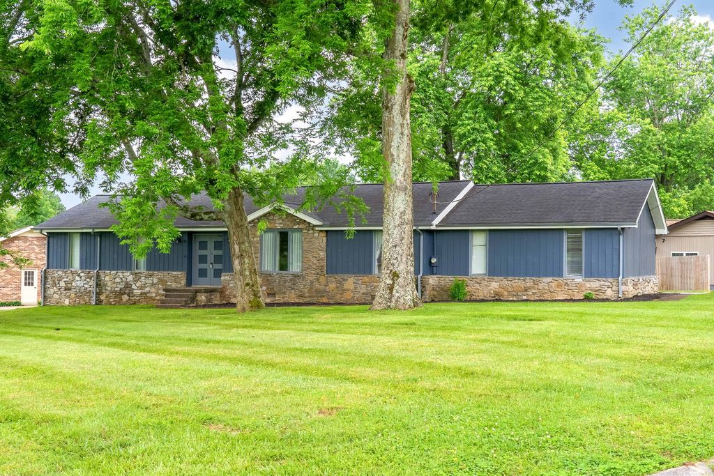 142 Allen Dr, Hendersonville, TN 37075