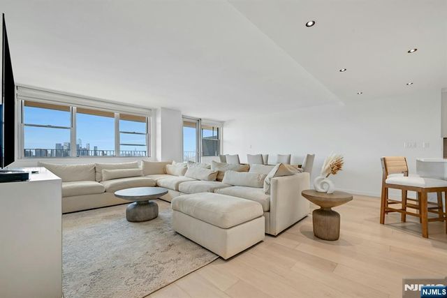 6040 Boulevard East 31E, West New York, NJ 07093