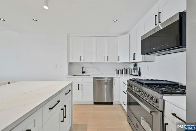 6040 Boulevard East 31E, West New York, NJ 07093