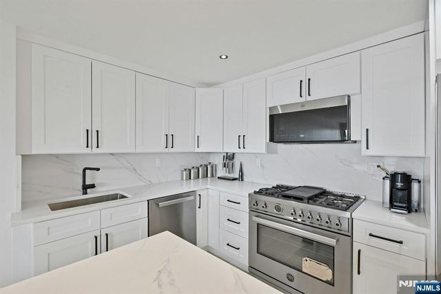 6040 Boulevard East 31E, West New York, NJ 07093